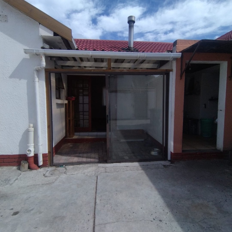 5 Bedroom Property for Sale in Penlyn Estate Western Cape